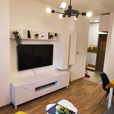 Center Firefly Gardens Apartment ノヴィ・サド エクステリア 写真