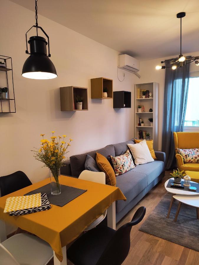 Center Firefly Gardens Apartment ノヴィ・サド エクステリア 写真