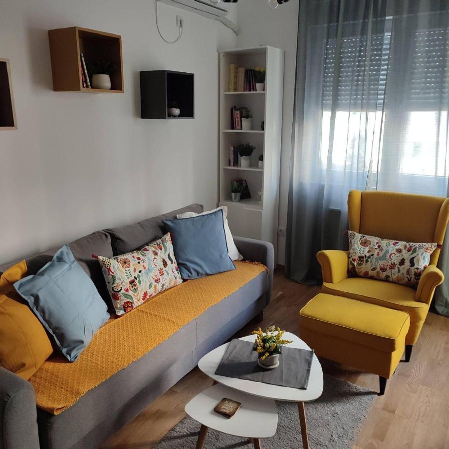 Center Firefly Gardens Apartment ノヴィ・サド エクステリア 写真