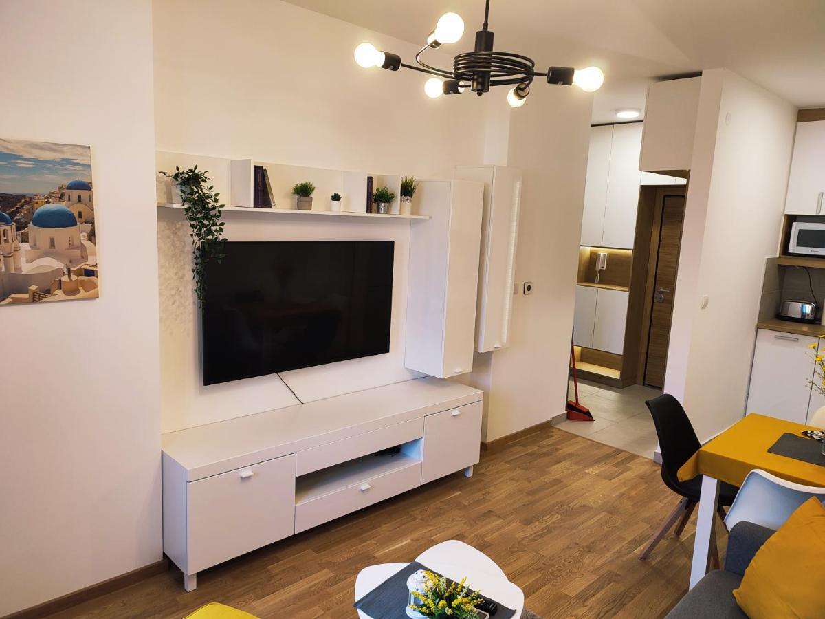 Center Firefly Gardens Apartment ノヴィ・サド エクステリア 写真