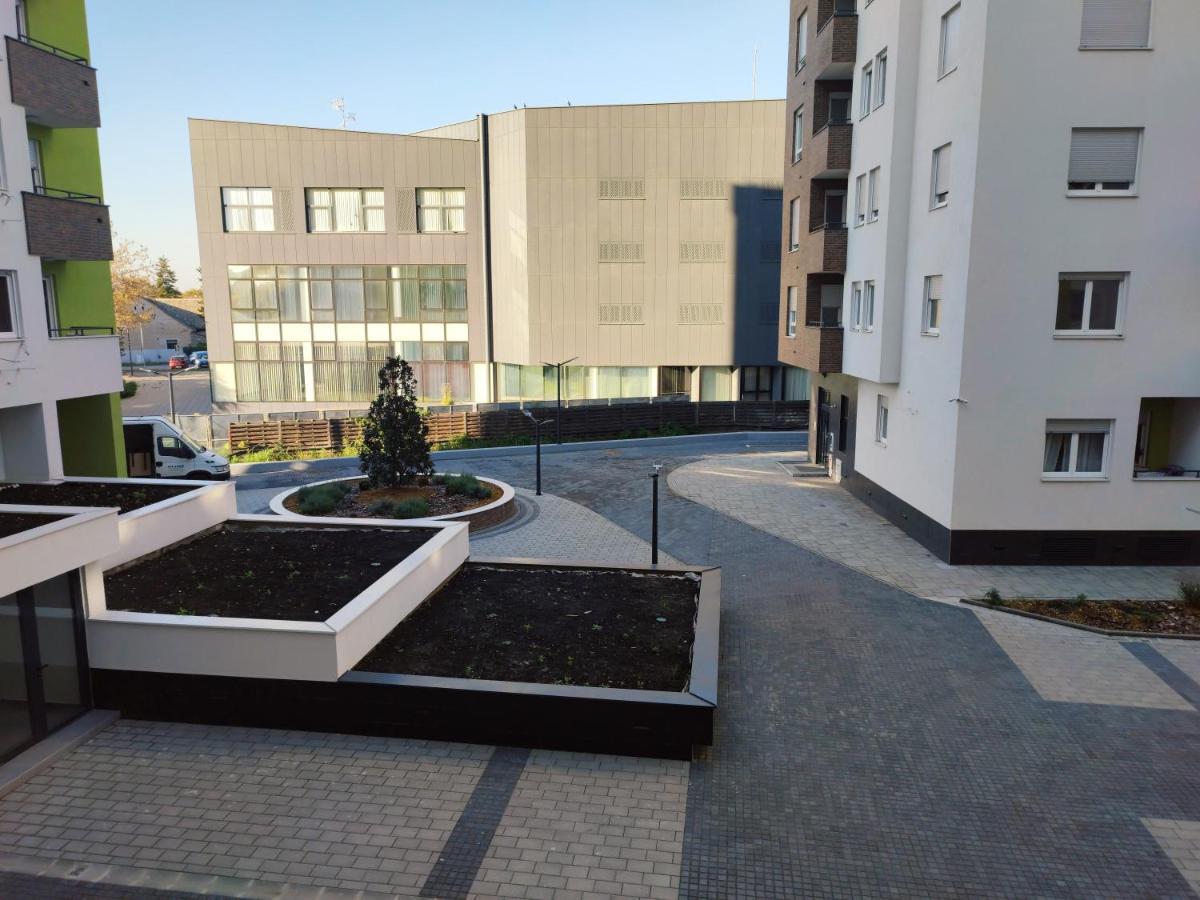 Center Firefly Gardens Apartment ノヴィ・サド エクステリア 写真