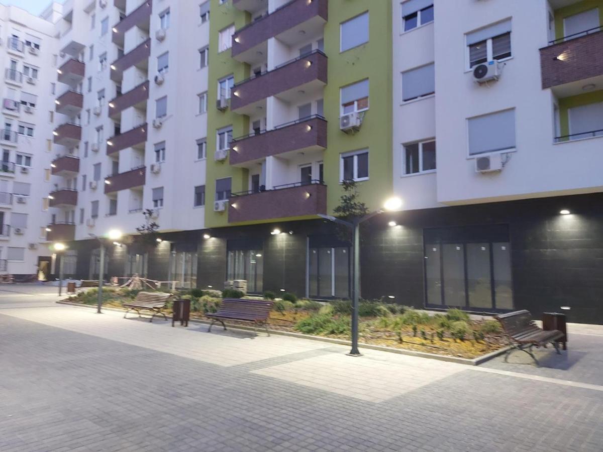 Center Firefly Gardens Apartment ノヴィ・サド エクステリア 写真